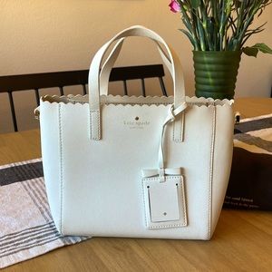 kate spade new york Cape Drive Margy Scallop Crossbody tote in white